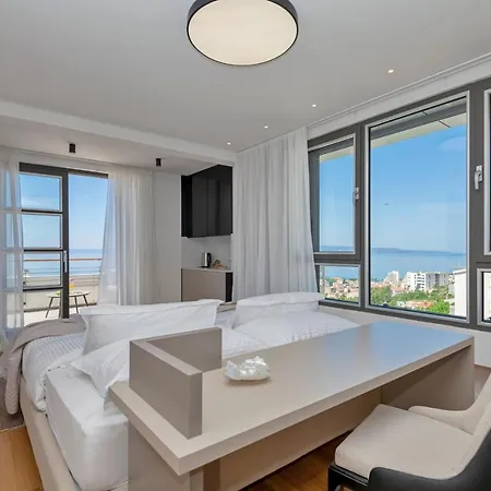 Specia * Μακάρσκα