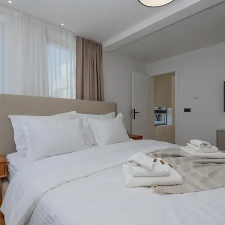 Specia * Макарська