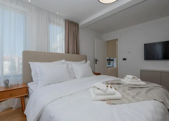 Specia * Макарська